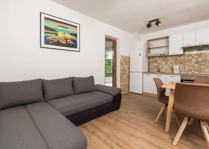 Nice Apartment In Cres With Kitchen