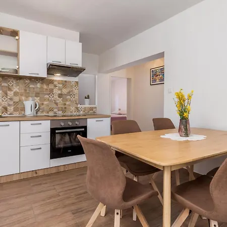 Nice Apartment In Cres With Kitchen Exterior foto