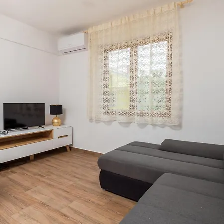 Nice Apartment In Cres With Kitchen Exterior foto