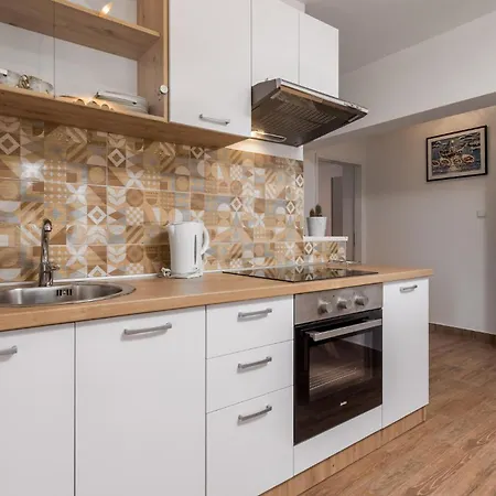 Nice Apartment In Cres With Kitchen Exterior foto