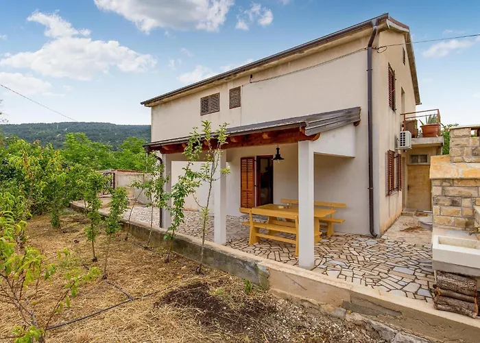 Nice Apartment In Cres With Kitchen