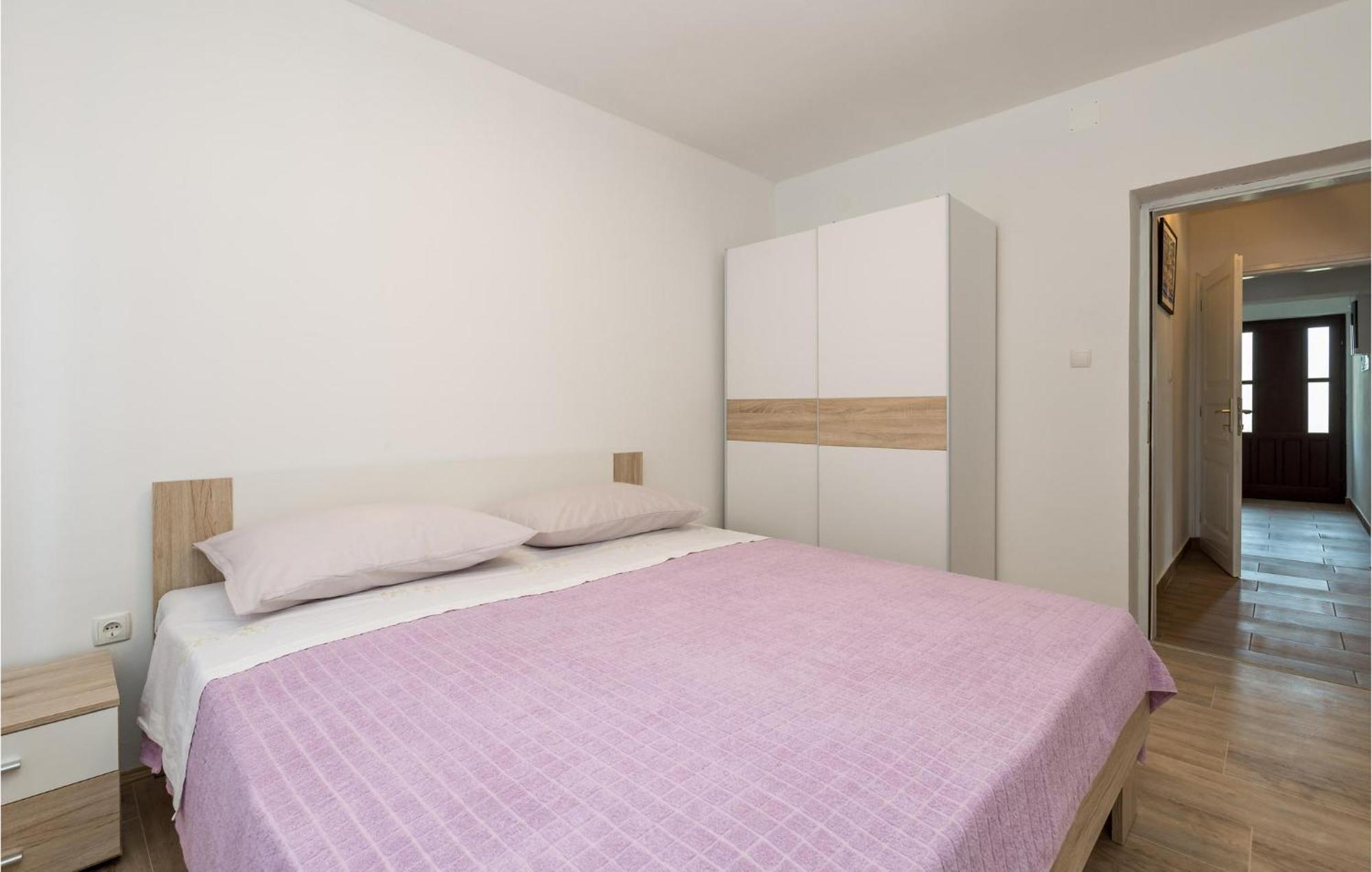 Apartamento In With Kitchen Cres